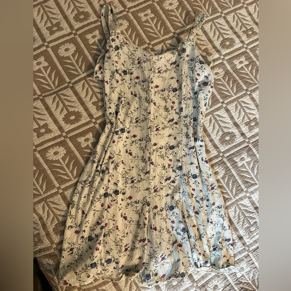 Vintage 90’s Floral romper with double straps and buttons up the back
